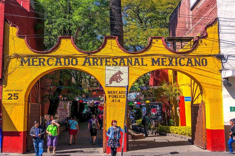 COYOACÁN - STREET RESTAURANTS AND RESTAURANTS