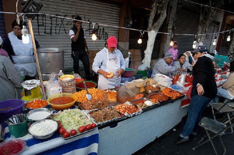 COYOACÁN - STREET RESTAURANTS AND RESTAURANTS