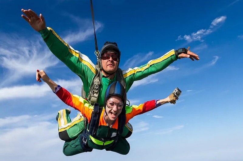 skydiving Dubai / Habibi World Travel & Tour